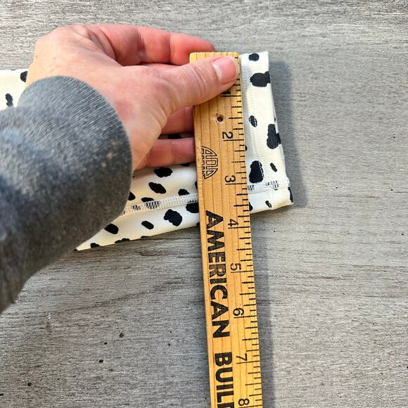 Vitality Kingdom Collection Snow Leopard Leggings Size Small - Picture 9 of 10